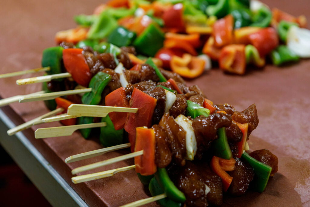 Shaslik op tafel