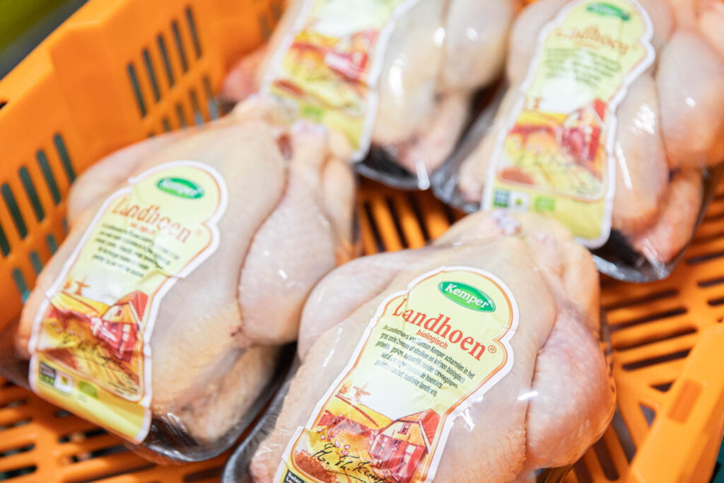 Biologische Kemper Landhoen verpakt in oranje krat