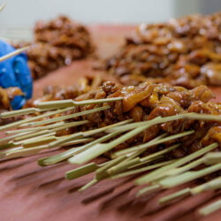 Kipsate wordt gemaakt